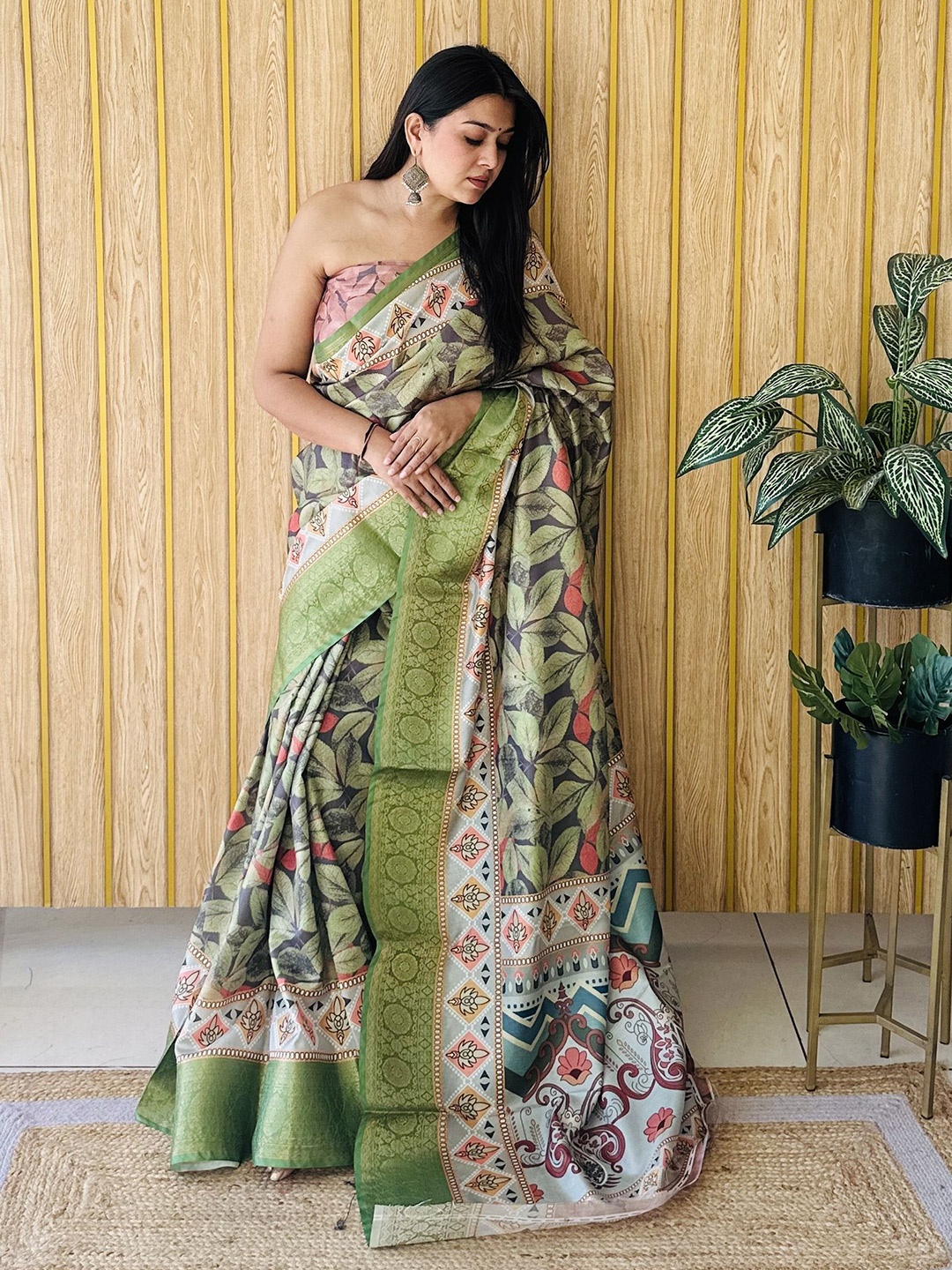 

Moda Rapido Floral Zari Silk Blend Kanjeevaram Saree, Green