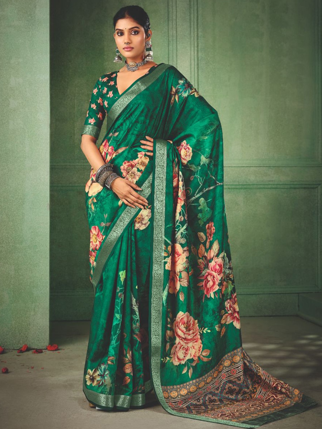 

Sangria Tusaar Floral Printed Saree With Blouse Piece, Teal