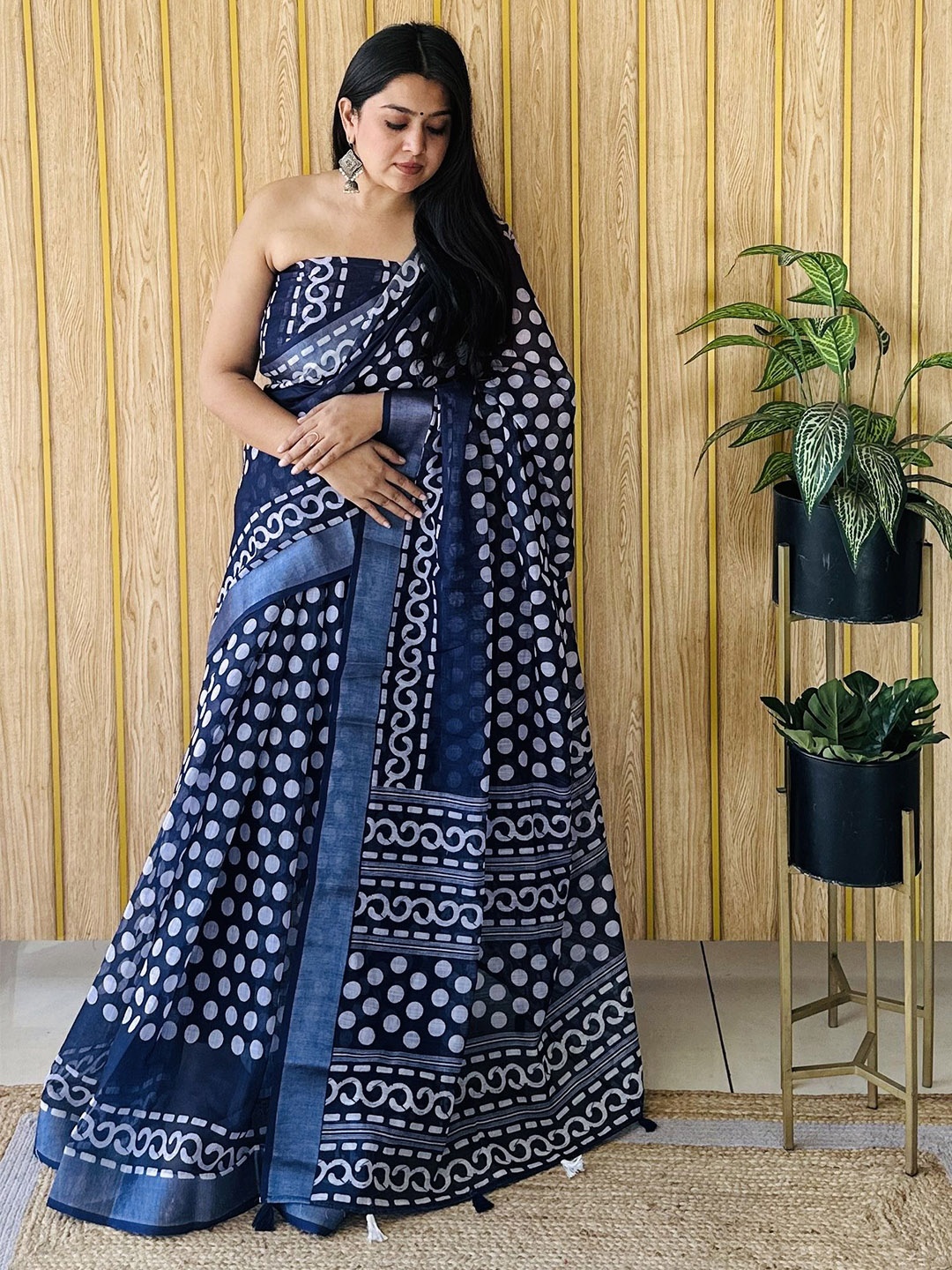 

Moda Rapido Polka Dot Saree, Navy blue