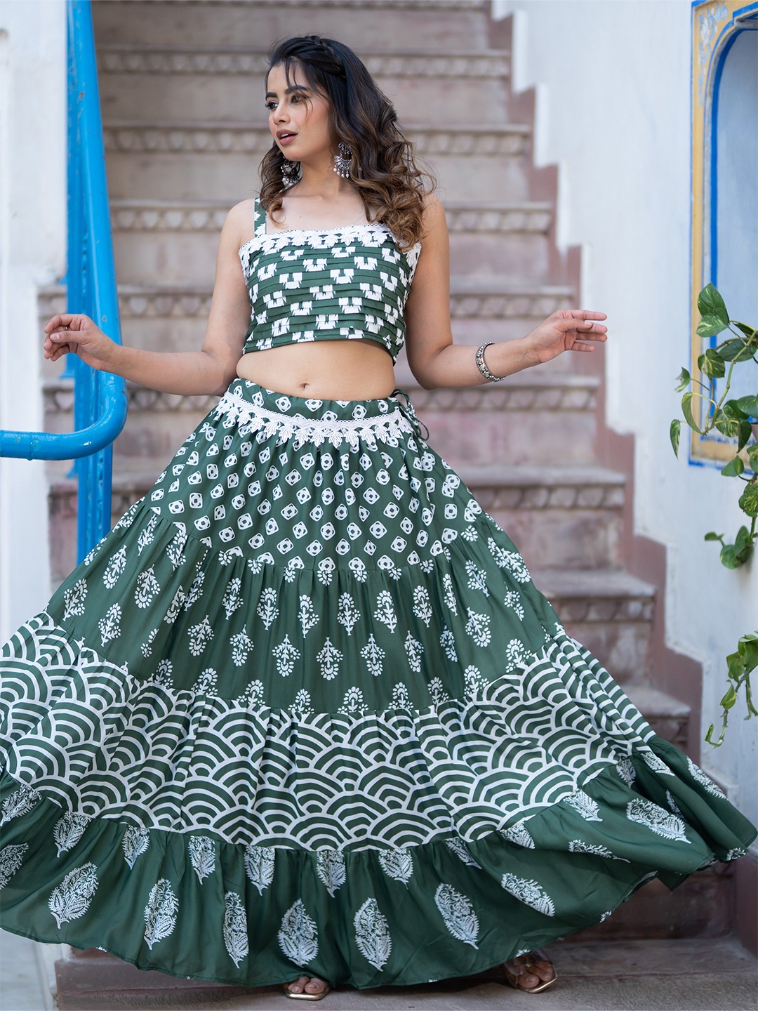 

TASRIKA Printed Muslin Silk Semi-Stitched Lehenga & Unstitched Blouse, Green