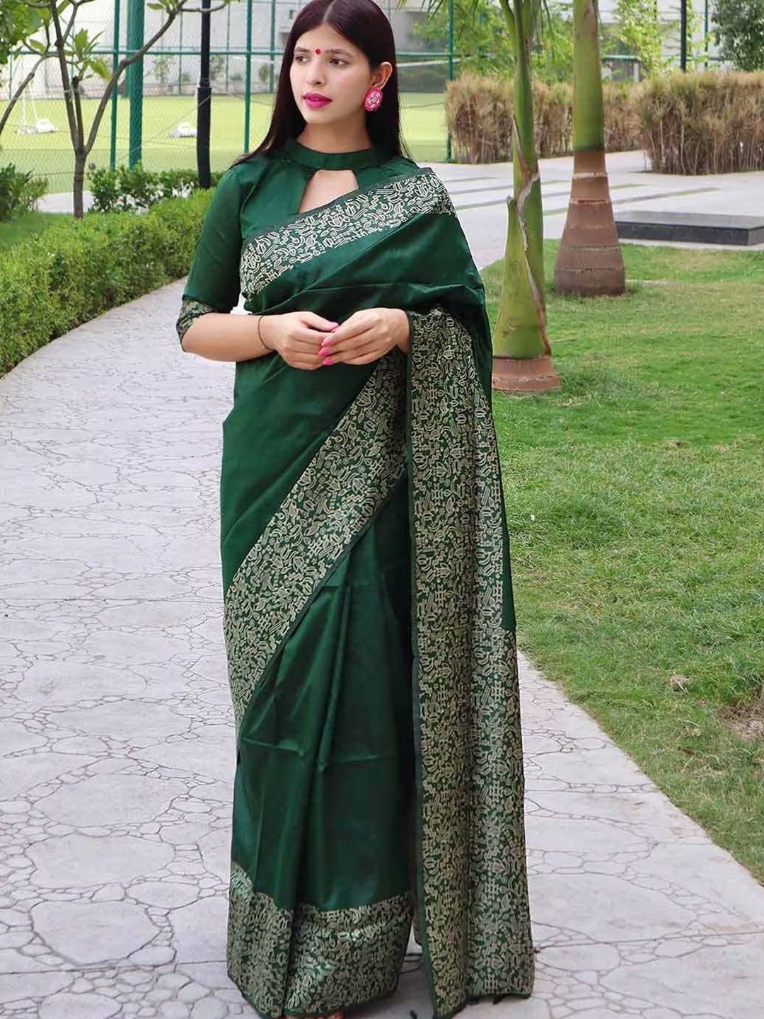 

A TO Z CART Woven Design Zari Pure Silk Banarasi Saree, Green