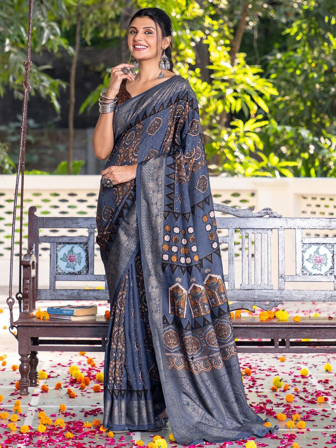 

Saree mall Ethnic Motifs Sungudi Sarees, Grey