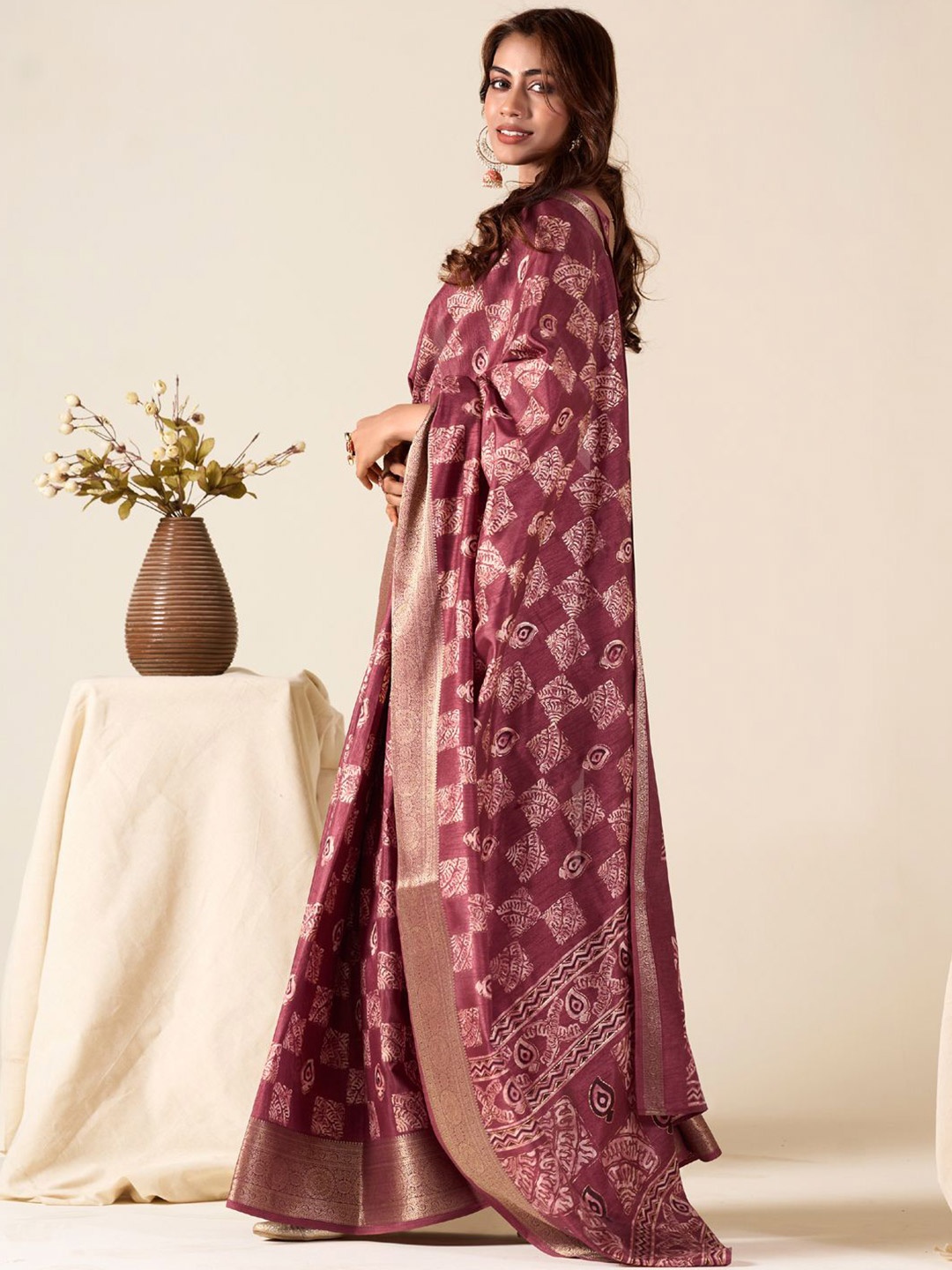 

DIVASTRI Ethnic Motifs Woven Design Zari Saree With Unstitched Blouse Piece, Maroon