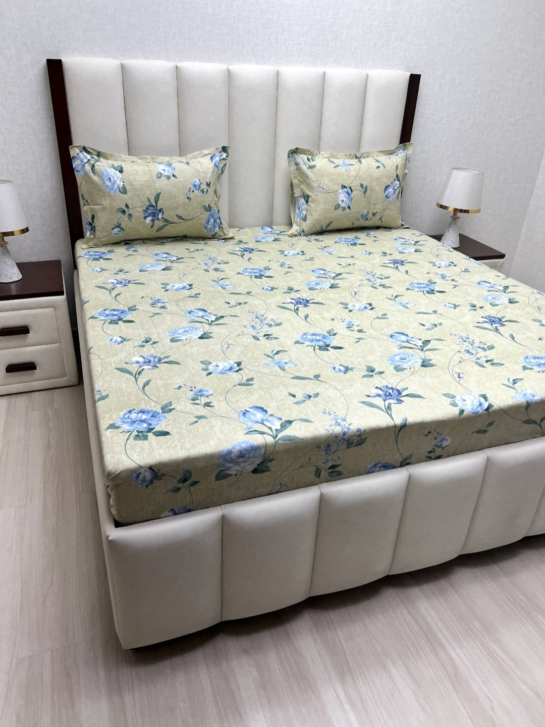

Pure Decor Velar Green Printed Pure Cotton 240 TC Super King Bedsheet Set 2.74 m x 3.04 m, Beige