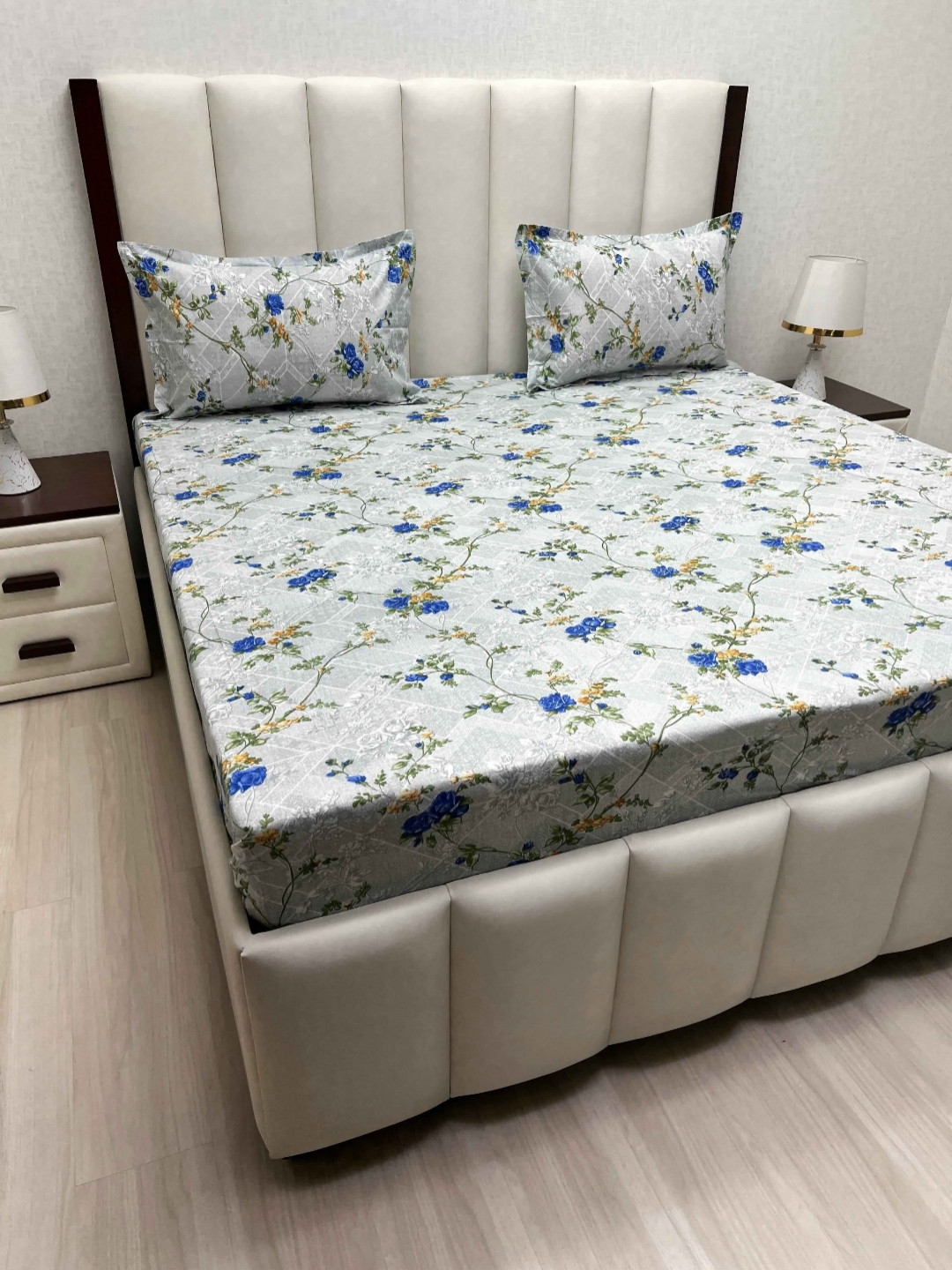

Pure Decor Velar Grey Floral Printed Cotton 250 TC King Bedsheet Set 2.74 m X 3.04 m