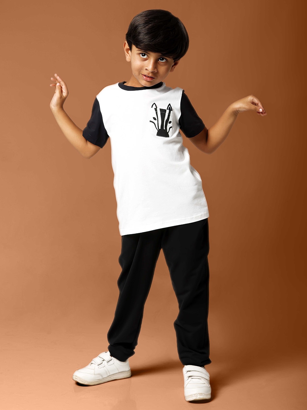 

PILOLO Unisex Kids Graphic Printed Round Neck Cotton T-shirt, White