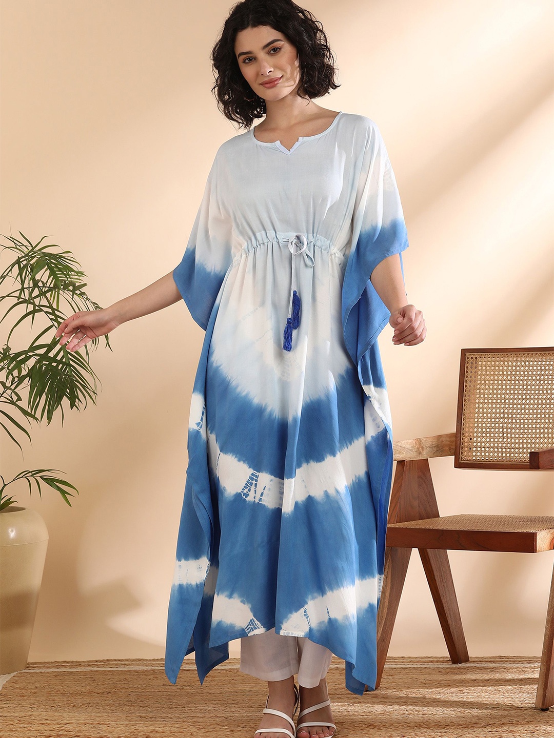 

Maaesa Women Dyed Flared Sleeves Kaftan Kurta, Blue