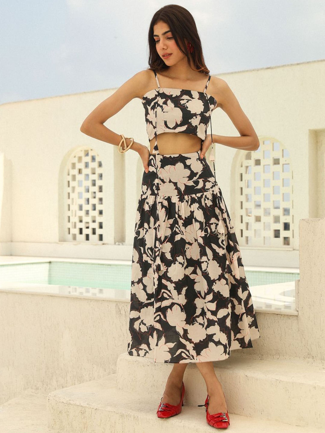 

YA-SA Floral Printed Shoulder Straps Top With Skirt, Black