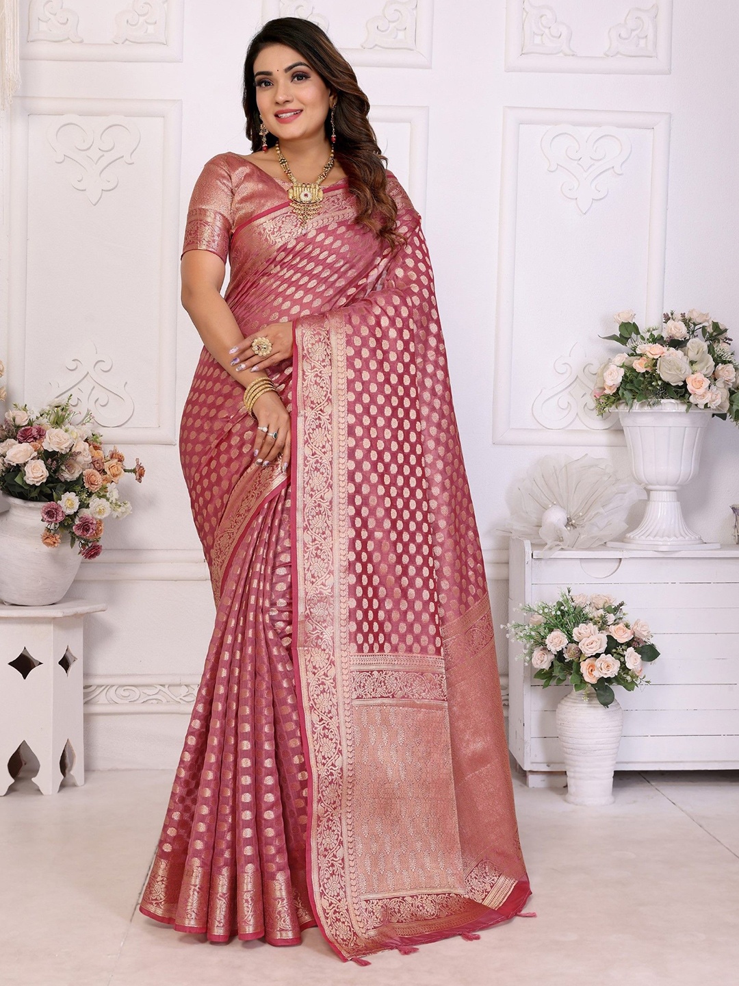 

Moda Rapido Woven Design Zari Organza Banarasi Saree, Peach