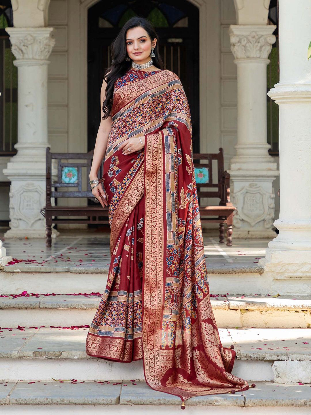 

Mitera Ethnic Motifs Zari Sungudi Saree, Maroon