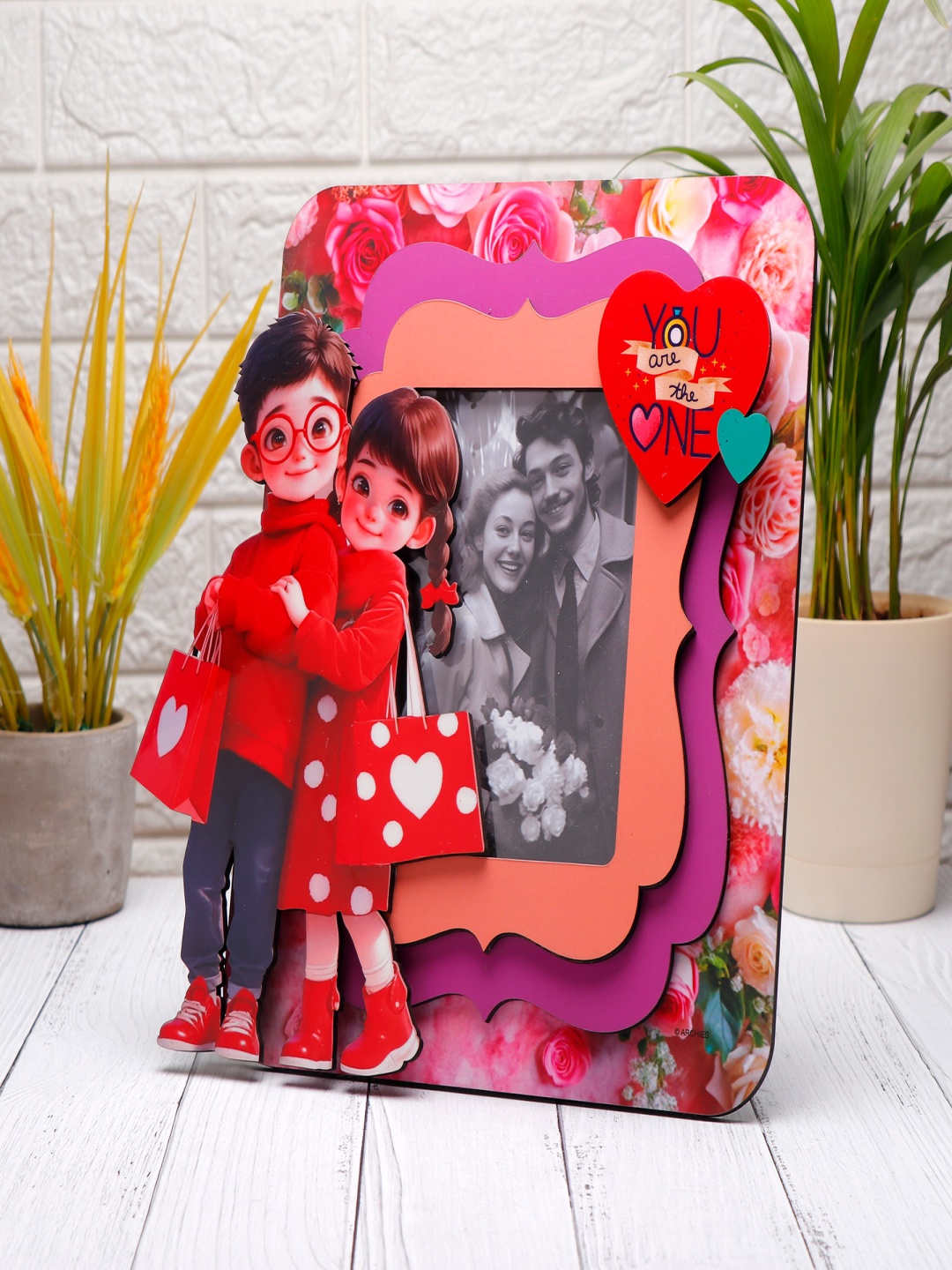 

Archies Red & White 1 Pieces Wood Table Photo Frames