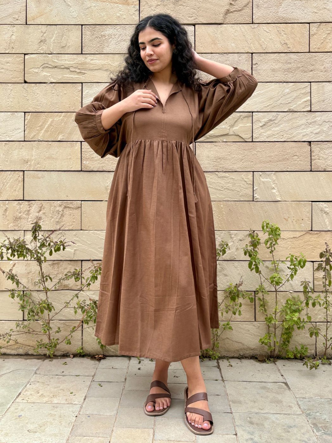 

Minimul Women Swarna Linen Dress Khakhi, Khaki