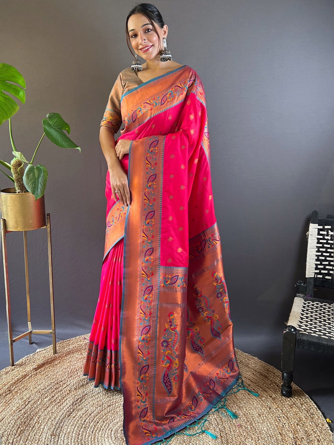 

Vintro Woven Design Zari Silk Blend Paithani Saree, Pink