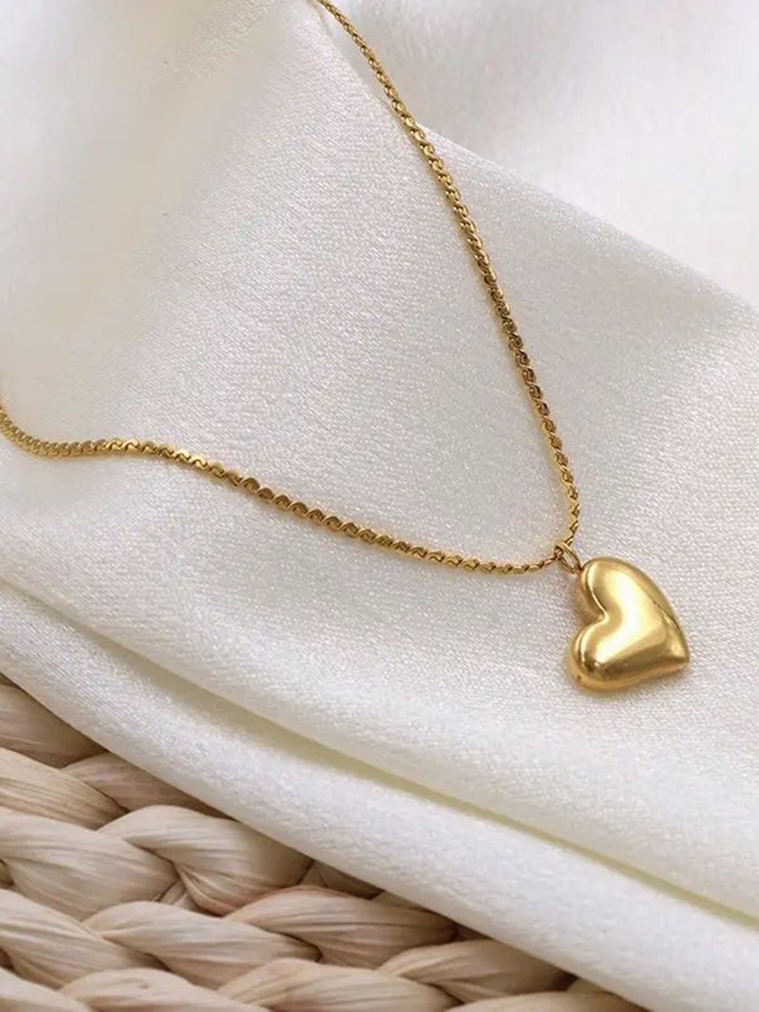

MEENAZ Gold-Plated Heart Shaped Pendants With Chains