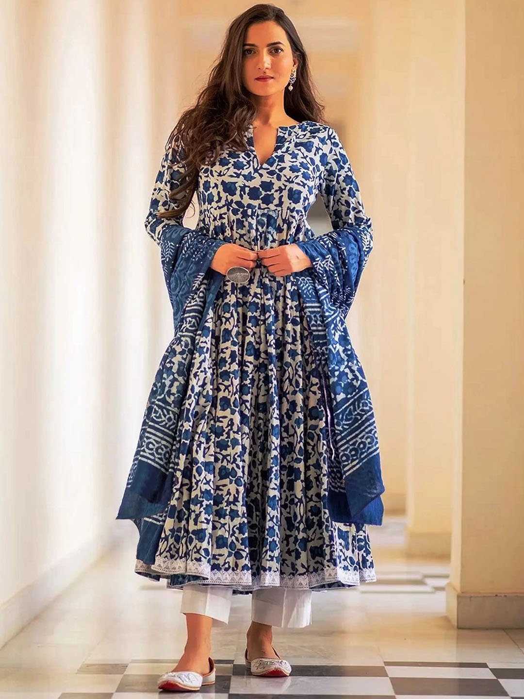 

Moda RapidoFloral Printed Notch Neck Anarkali Kurta with Trousers & Dupatta, Navy blue