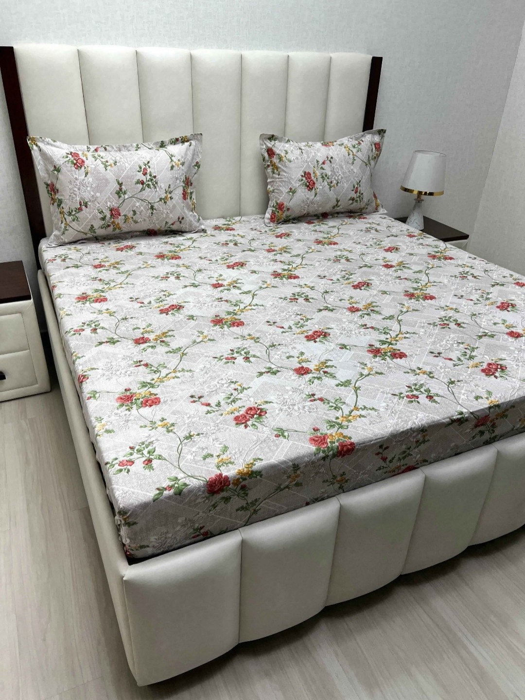 

Pure Decor Velar Grey Floral Printed Cotton 260 TC King Bedsheet Set 2.74 m X 3.04 m