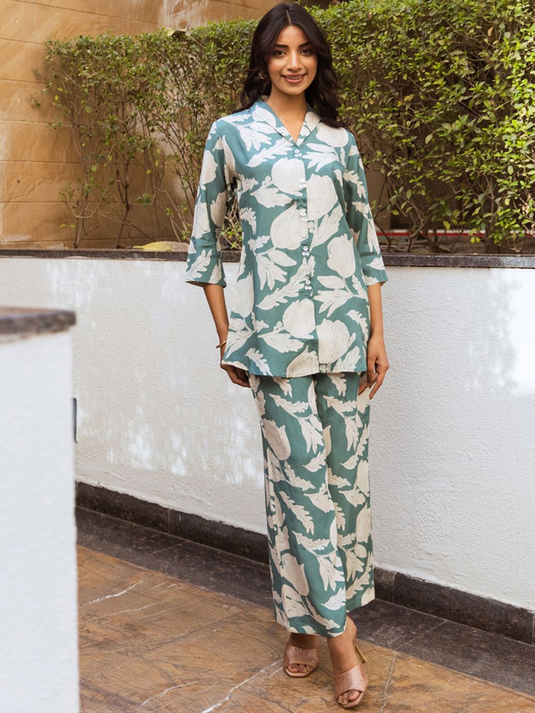 

ARAVALII Printed Shirt Collar Tunic With Trouser, Green