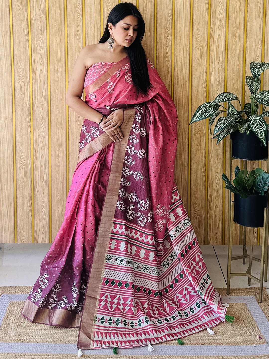 

Moda Rapido Floral Zari Silk Blend Saree, Pink