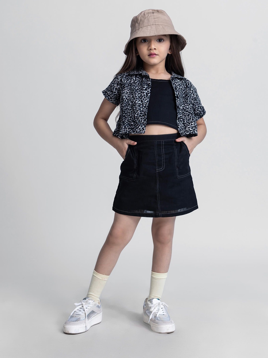 

taffykids Girls Round Neck Top With Skirt And Shirt, Black