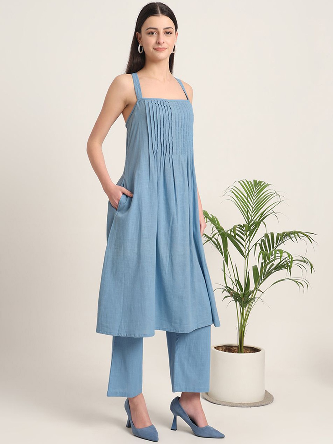 

Thevasa Dreamy Flare Spaghetti Shoulder Straps Neck Pin Tucks Cotton Kurta, Blue