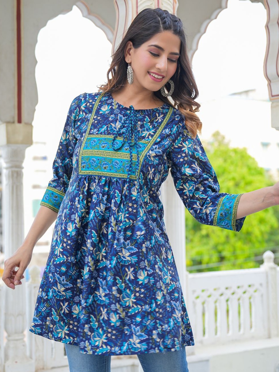 

KALINI Floral Printed Kurti, Blue