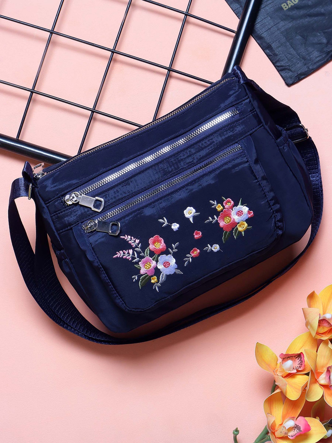 

Bag Pepper Floral Printed Structured Sling Bag, Navy blue
