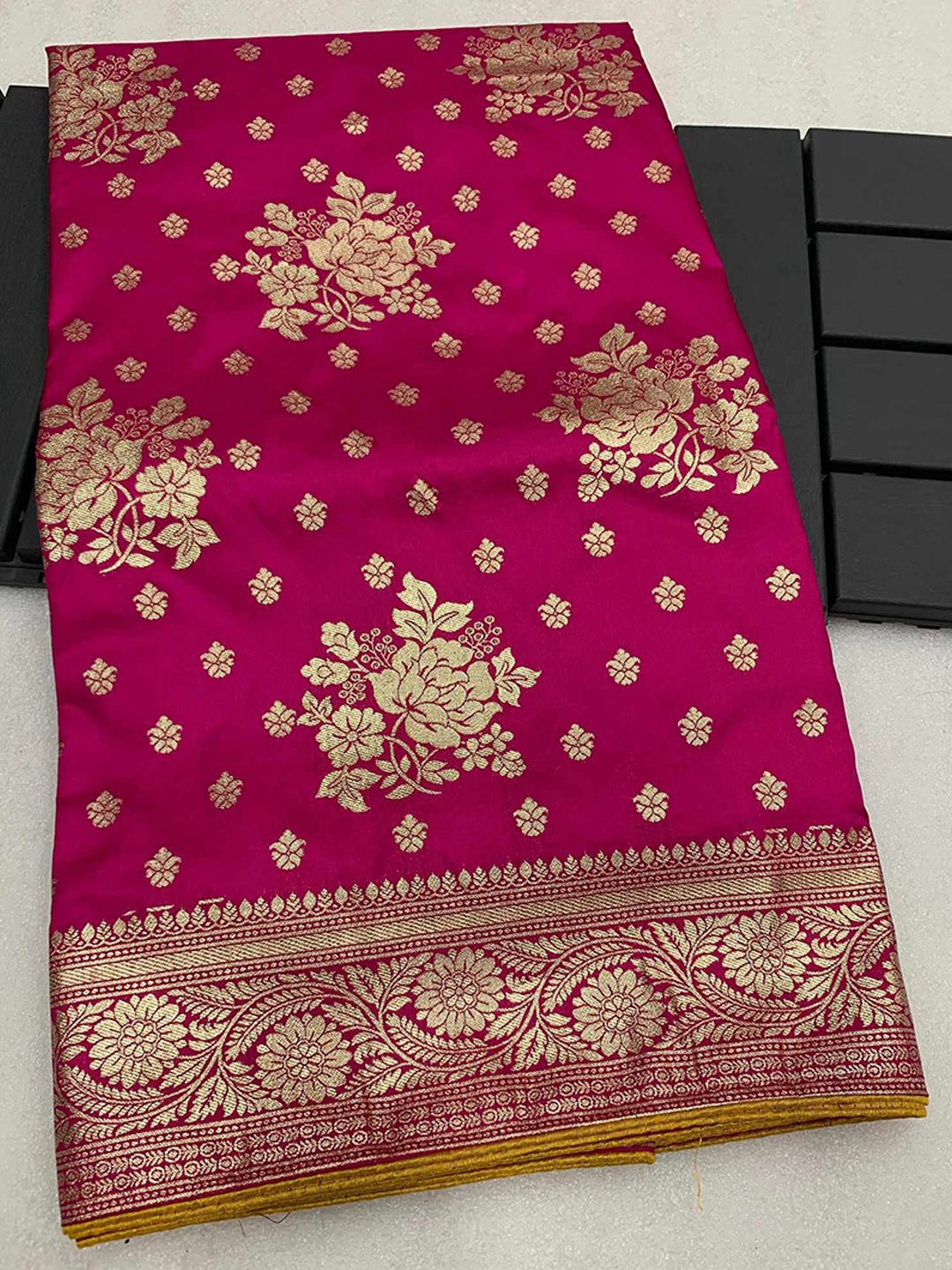 

Peachmode Woven Design Zari Silk Blend Saree, Magenta