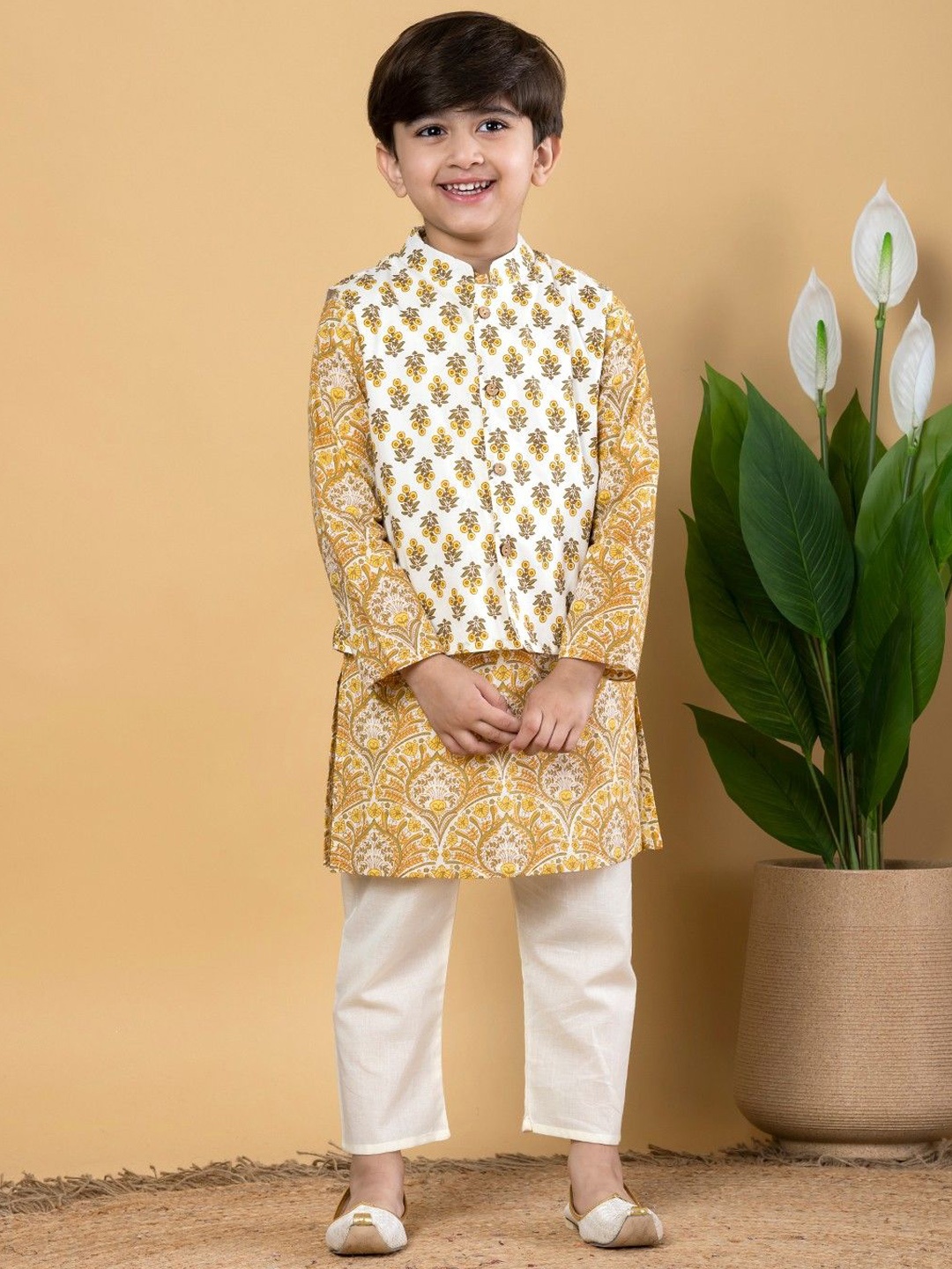 

Readiprint Boys Floral Printed Cotton Straight Kurta With Trouser & Nehru Jacket, Green