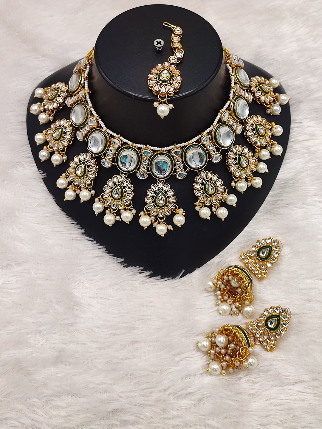 

YUZI JEWELLS Gold-Plated Kundan-Studded & Beaded Jewellery Set