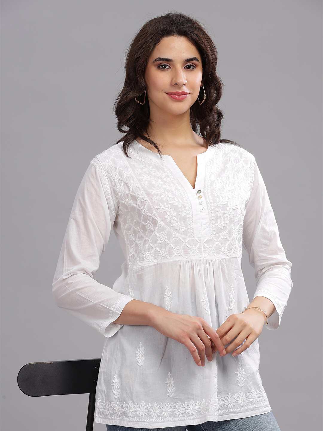 

Club Loom Women Floral Embroidered Chikankari Pure Cotton Chikankari Anarkali Kurti, White