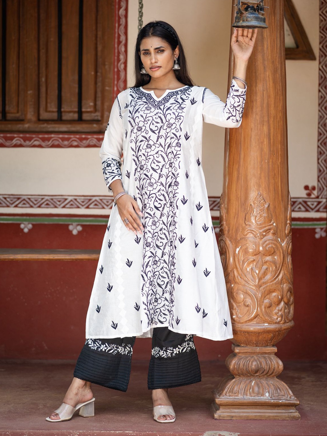 

Club Loom Floral Embroidered Chikankari A-Line Kurta, White