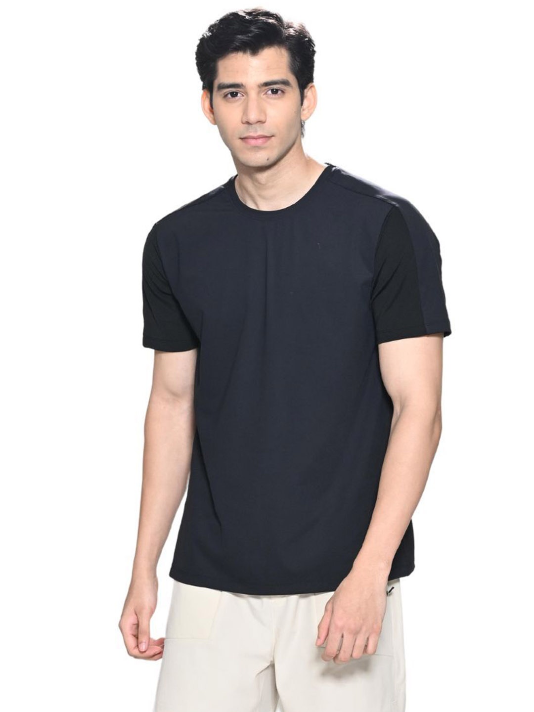 

STRCH Men Anti Odour Solid Round Neck T-shirt, Black