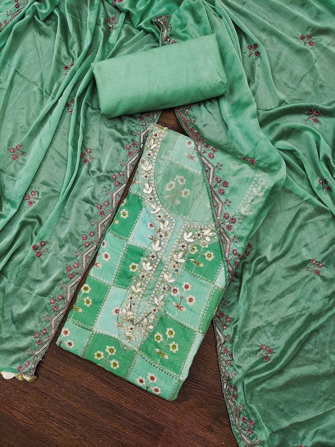 

SAINOOR Sai Floral Embroidered Beads & Stones Muslin Cotton Unstitched Dress Material, Green