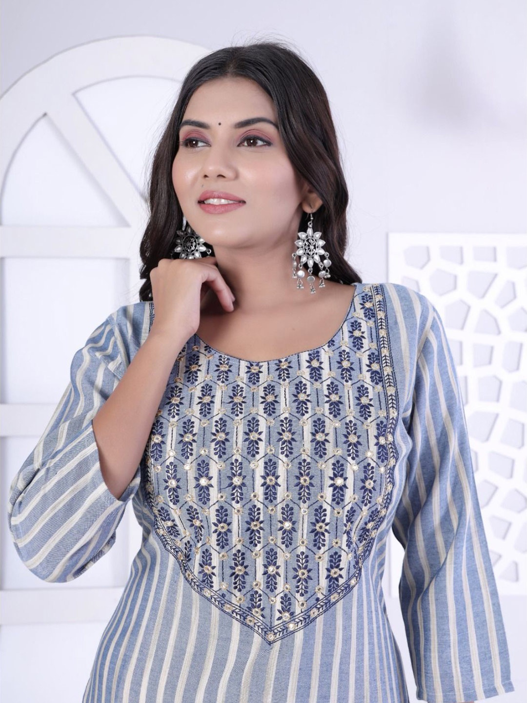 

h4u Women Striped Mirror Work Pure Cotton Straight Kurta, Blue