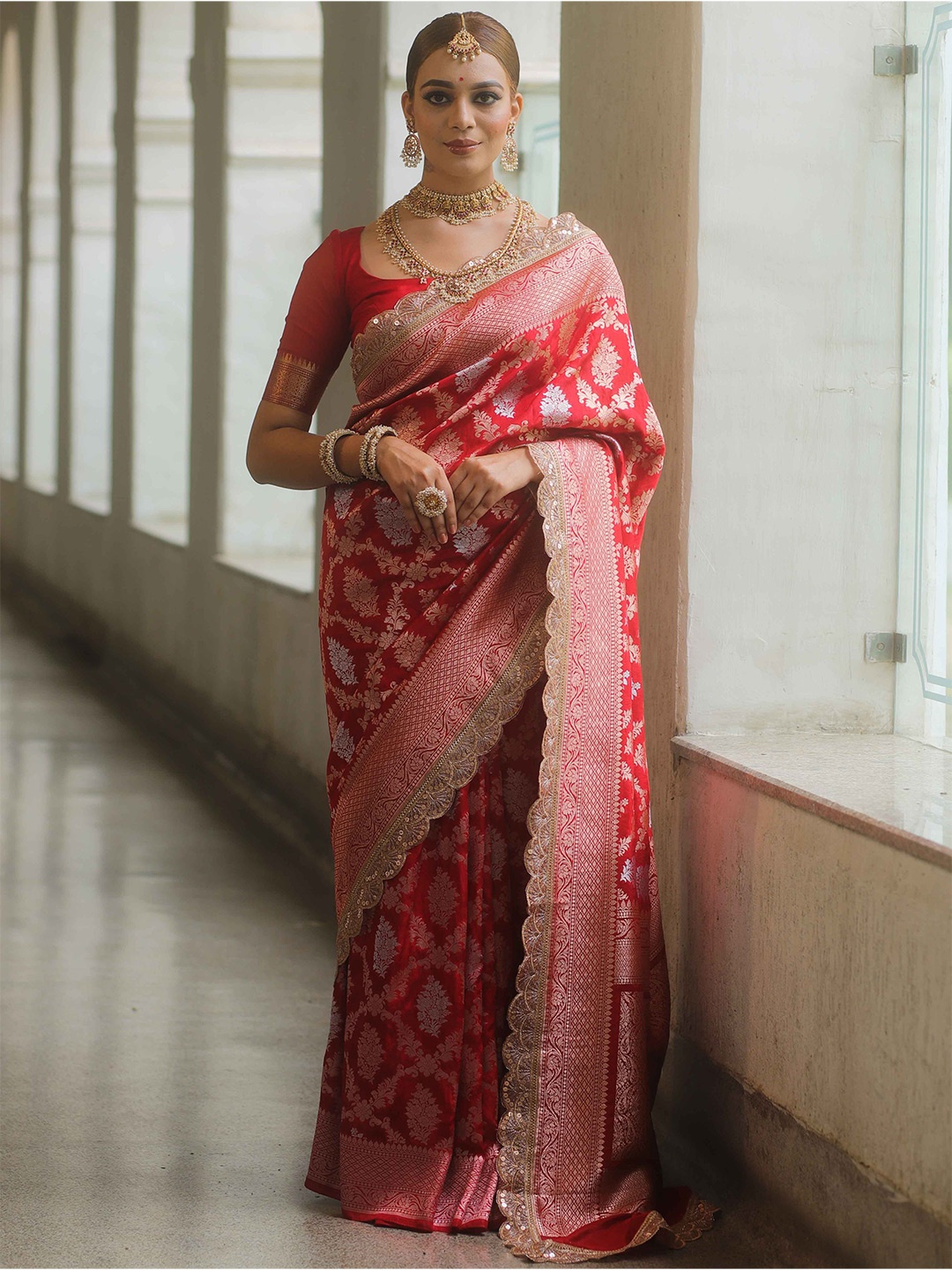 

Banarasee Woven Design Zari Poly Georgette Banarasi Saree, Red