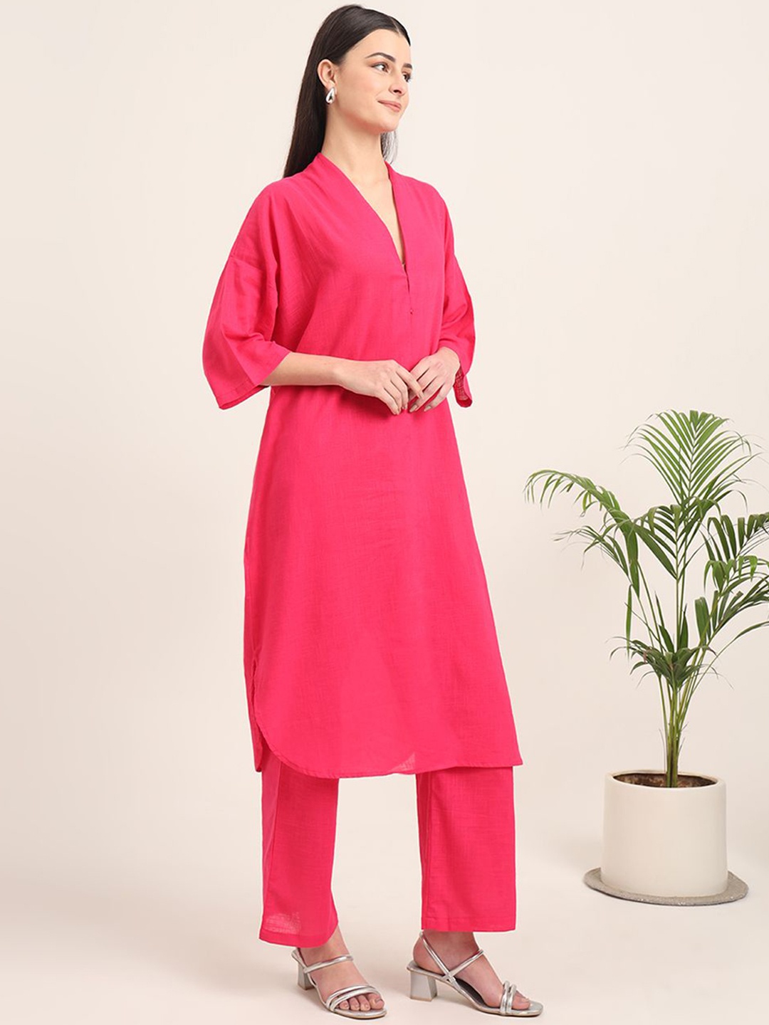 

Thevasa Serene Sojourn V-Neck Flared Sleeves Cotton Kurta, Pink