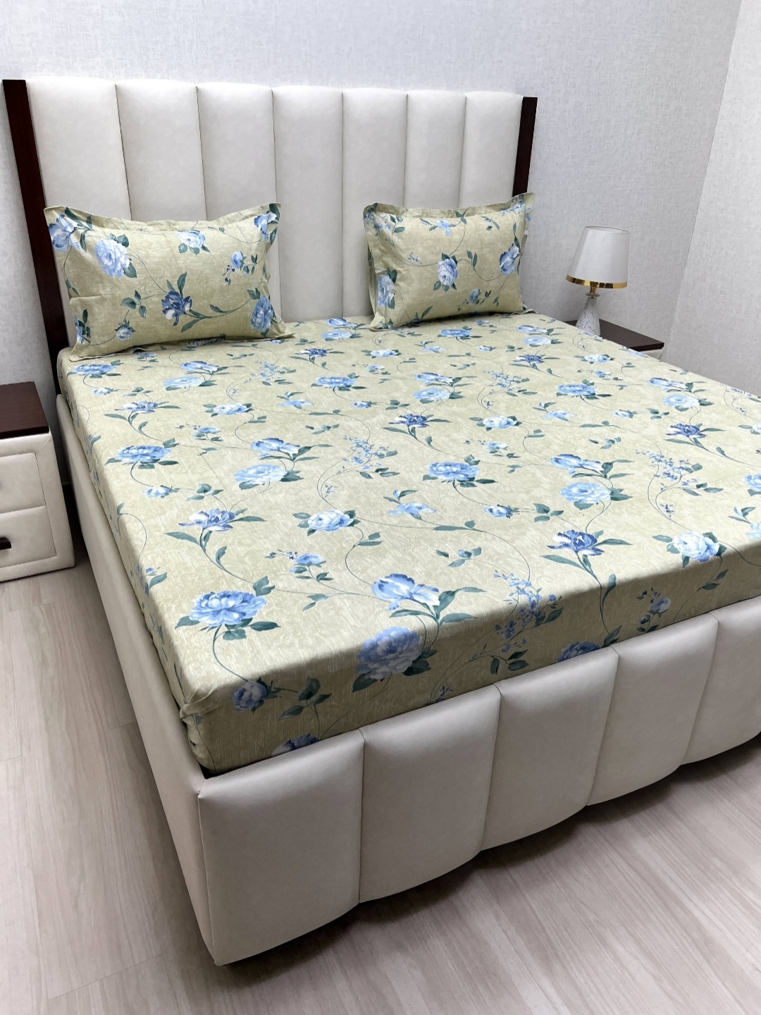 

Pure Decor Velar Yellow Printed Pure Cotton 220 TC King Bedsheet Set 2.74 m x 3.04 m