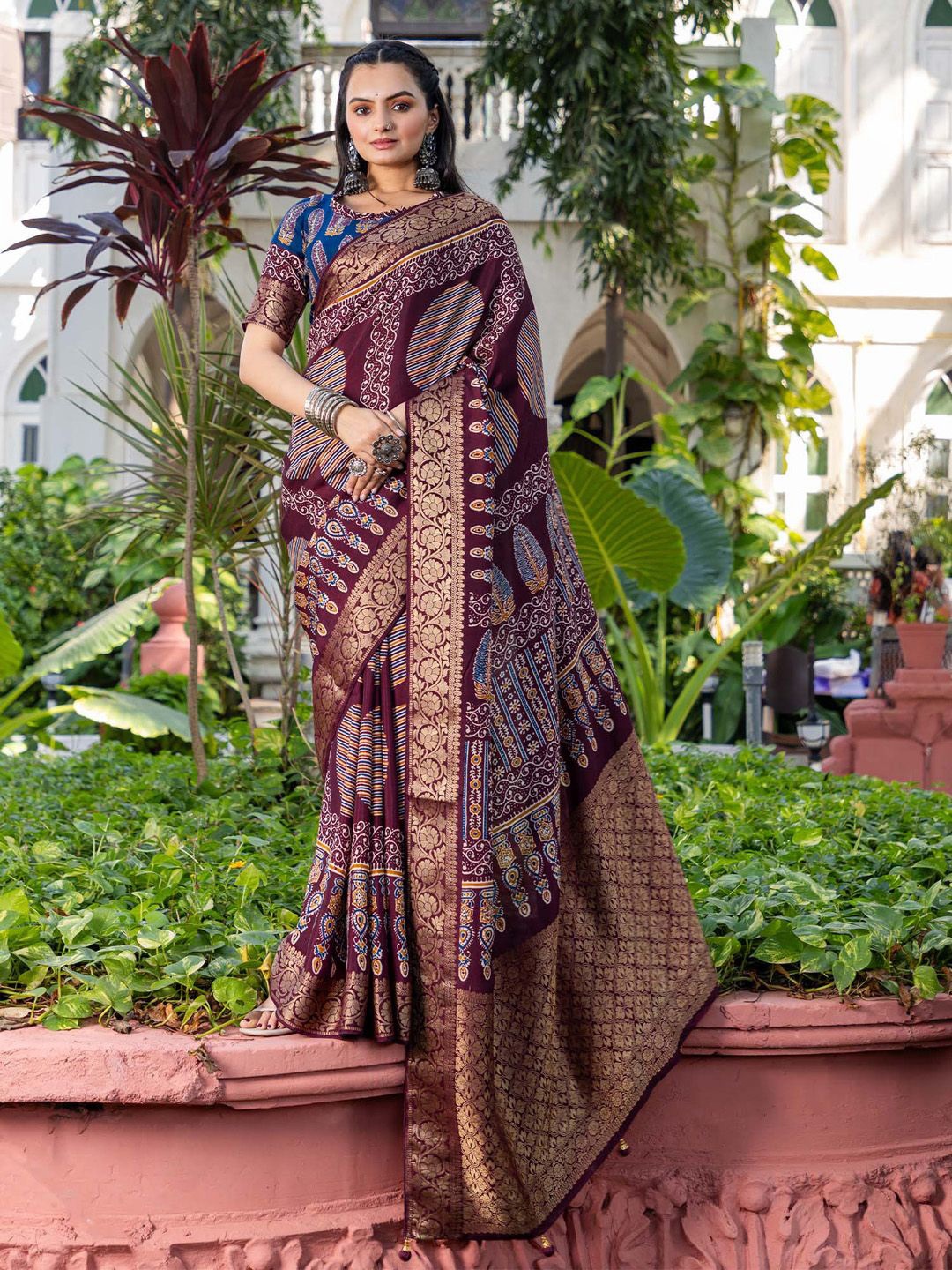 

Mitera Ethnic Motifs Zari Sungudi Saree, Burgundy