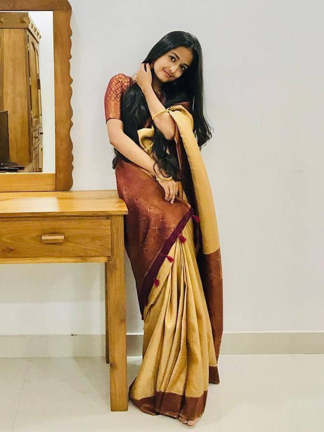 

JULEE Woven Design Zari Pure Silk Banarasi Saree, Gold