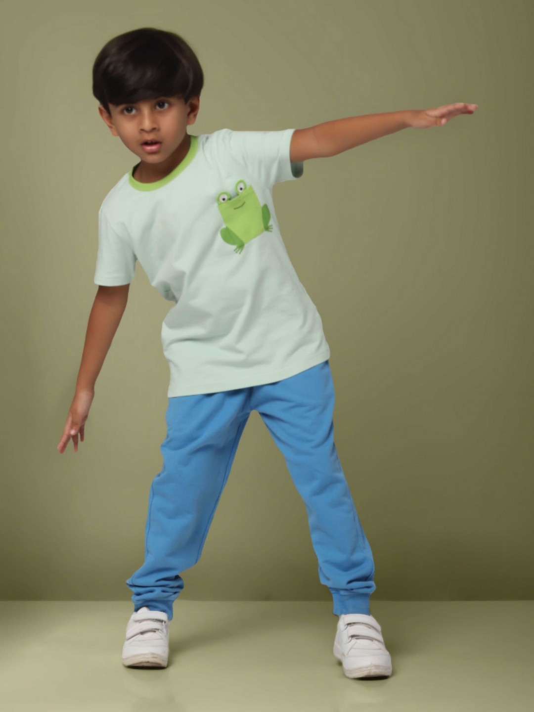

PILOLO Unisex Kids Graphic Printed Round Neck Cotton T-shirt, Green