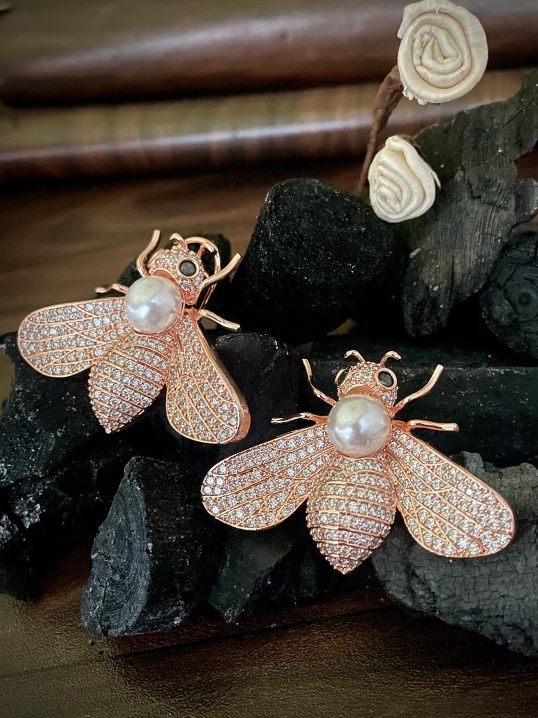 

MONI LIFESTYLE Elegant American Diamond Studded Bee Contemporary Shaped Drop Earrings, Rose gold