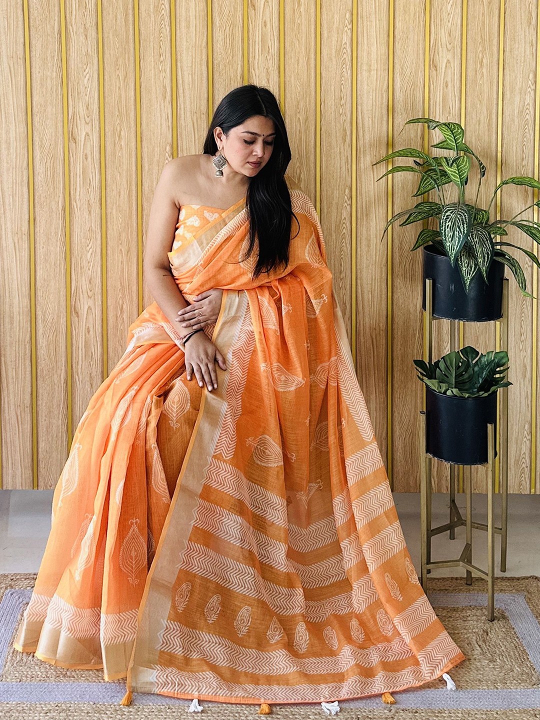 

Moda Rapido Ethnic Motifs Zari Saree, Orange
