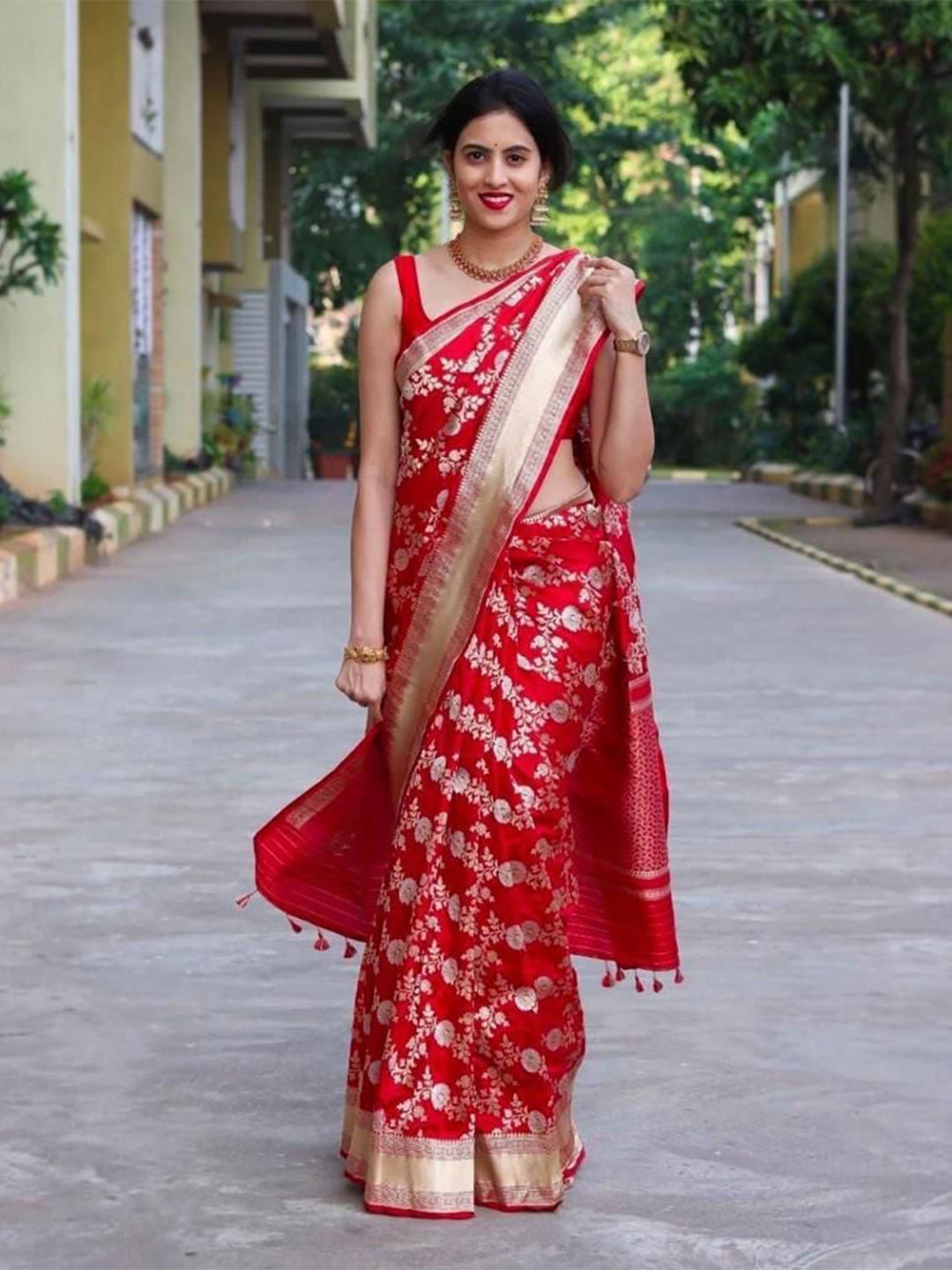 

A TO Z CART Ethnic Motifs Woven Design Zari Pure Silk Banarasi Saree, Red