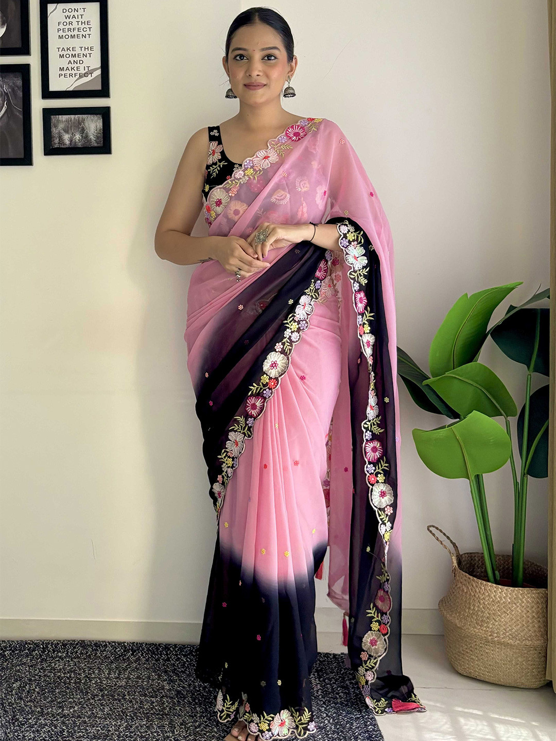 

DIVASTRI Floral Embroidered Poly Georgette Saree, Pink