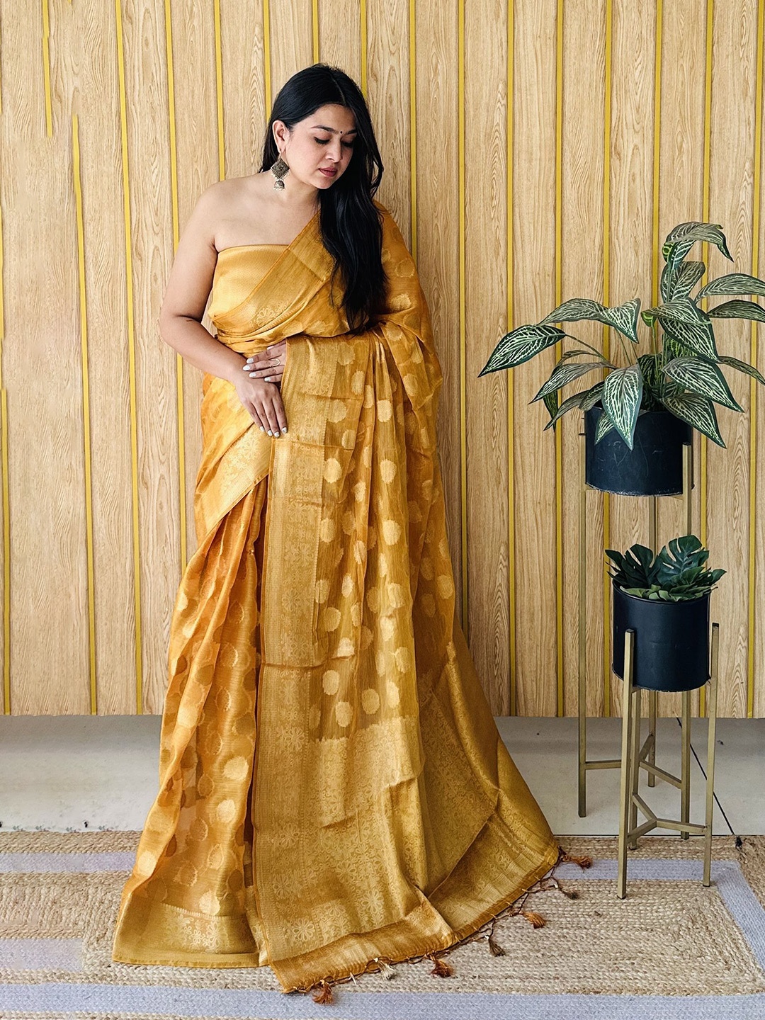 

Moda Rapido Woven Design Zari Silk Blend Saree, Yellow