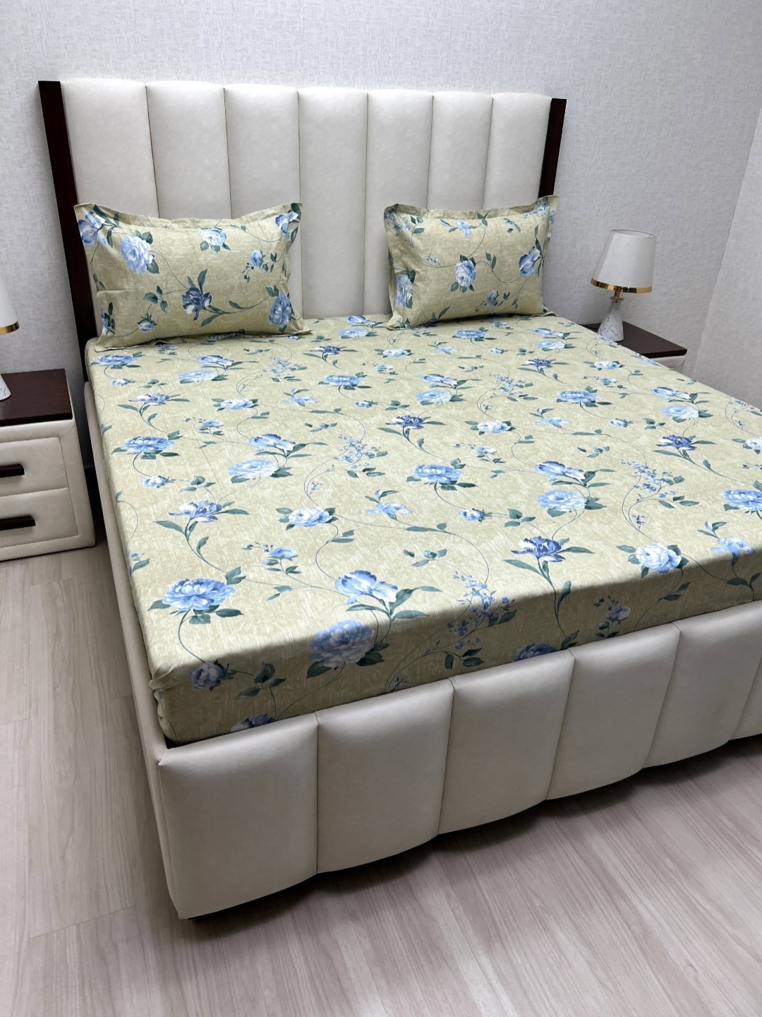 

Pure Decor Velar Green Printed Pure Cotton 250 TC Super King Bedsheet Set- 2.74 m x 3.04 m