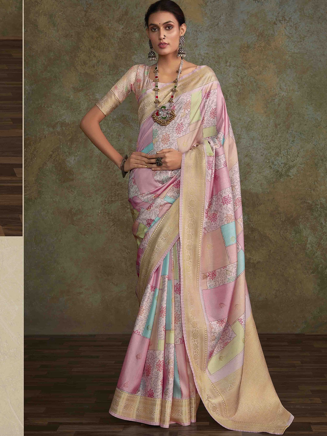 

Mitera Woven Design Floral Zari Saree, Pink