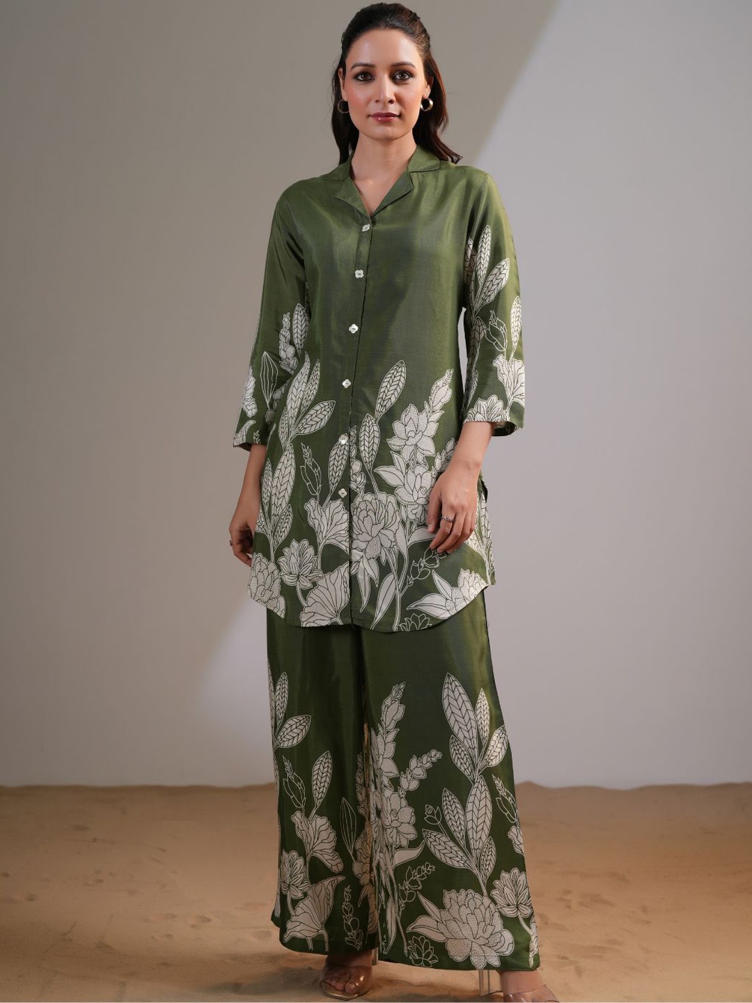 

Kaftanize Olive Green Floral Printed Tunic With Trousers