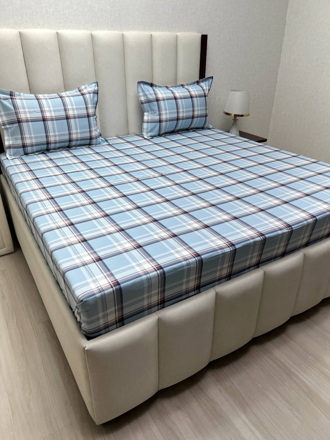 

Pure Decor Velar Blue Geometric Printed Cotton 240 TC King Bedsheet Set 2.74 m X 3.04 m