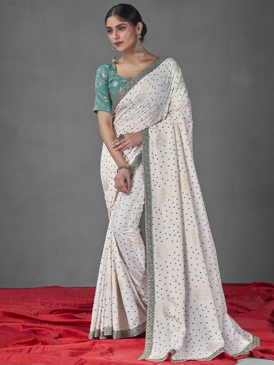 

Sangria Tussar Bandhani Printed Saree With Blouse Piece, Off white